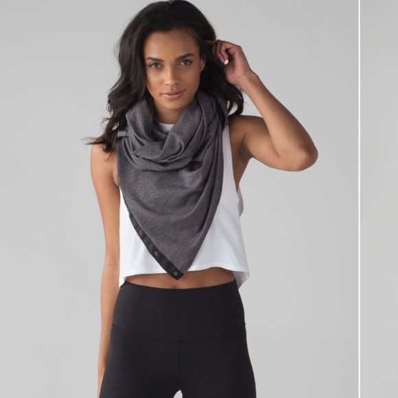 Lululemon Vinyasa Scarf Black White OS - Picture 6 of 6